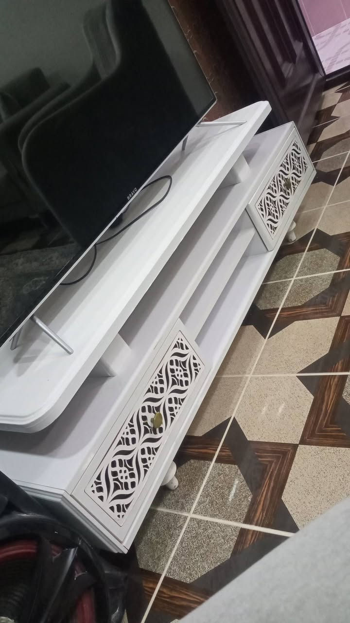 مێزو تەپڵەکی لۆک بۆفرۆشتن  نرخ٤٠،،مێزی تەلەفیزۆن بۆفرۆشتن،،،نرخ٥٠ شوێن سلێمانی *********** ڤایبەر واتسئاپ،،
