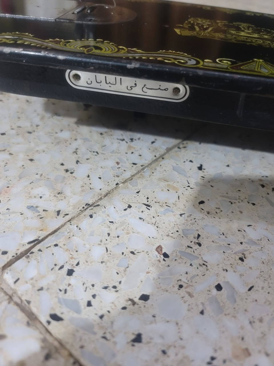 مكينه خياطه ياباني نضافة عليه خياطه ممتازه للبيع مكان بغداد سعر ٧٥ تصال ***********
