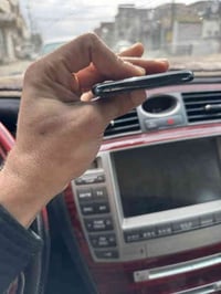 11 برو ماكس ذاكره 256 بطاريه 89 كارتونه مطابق وشاحنه كله شغال ممبدل شي...