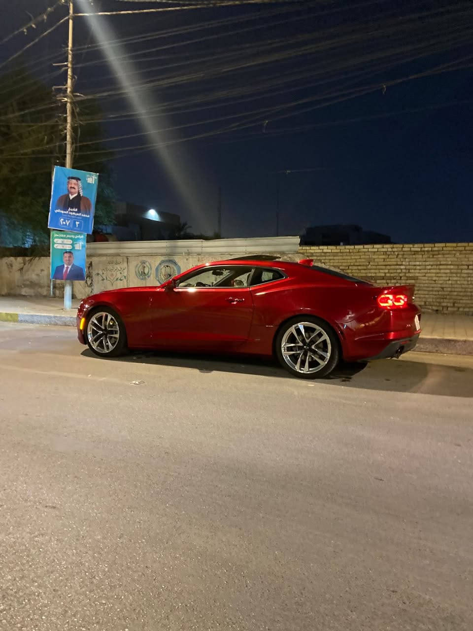 السلا م عليكم 😌
كمارو وارد موديل 2023 RS  
مكينه V6  -3600 💪
لونهة احمر كرزي مميز 🍒
السياره كلش نضيفة 
السياره جاهزه من كل النواحي 
اي نقص ما بيهة ✅
حادثهة تبديل قطعه وحده فقط 
جاملغ امامي  +صبغ الهلال الخلفي  + البنيد بيه بارد جداا 
بسيط السياره بدون دواخل وبدون شواصي حادثهة بل قطع الخارجيه ✅
ايرباك دركه فقط ✅
السياره رقم بغداد استيرادنه و ب اسمي جاهزه للتحويل ✅
السياره مواصفاتهة معروفه 
فتحه بل سقف  ✅
سماعات من شركه BOSE✅
كير اوتو 10 نمر ✅
3 مود قياده شفتات للكير العادي ✅
لايت زنون ليزري بلادي ✅
كشنات كهرباء ✅
سايد بريك كهربائي ✅
ويل كب 20 بلادي ✅
لد محيطي داير الشاشه ✅
بك لايت سموك بلادي✅ 

مكاني بغداد الجادرية  قرب جامعة بغداد  اي ستفسار متواجد واتساب 
***********  
السعر.  (19,500)
