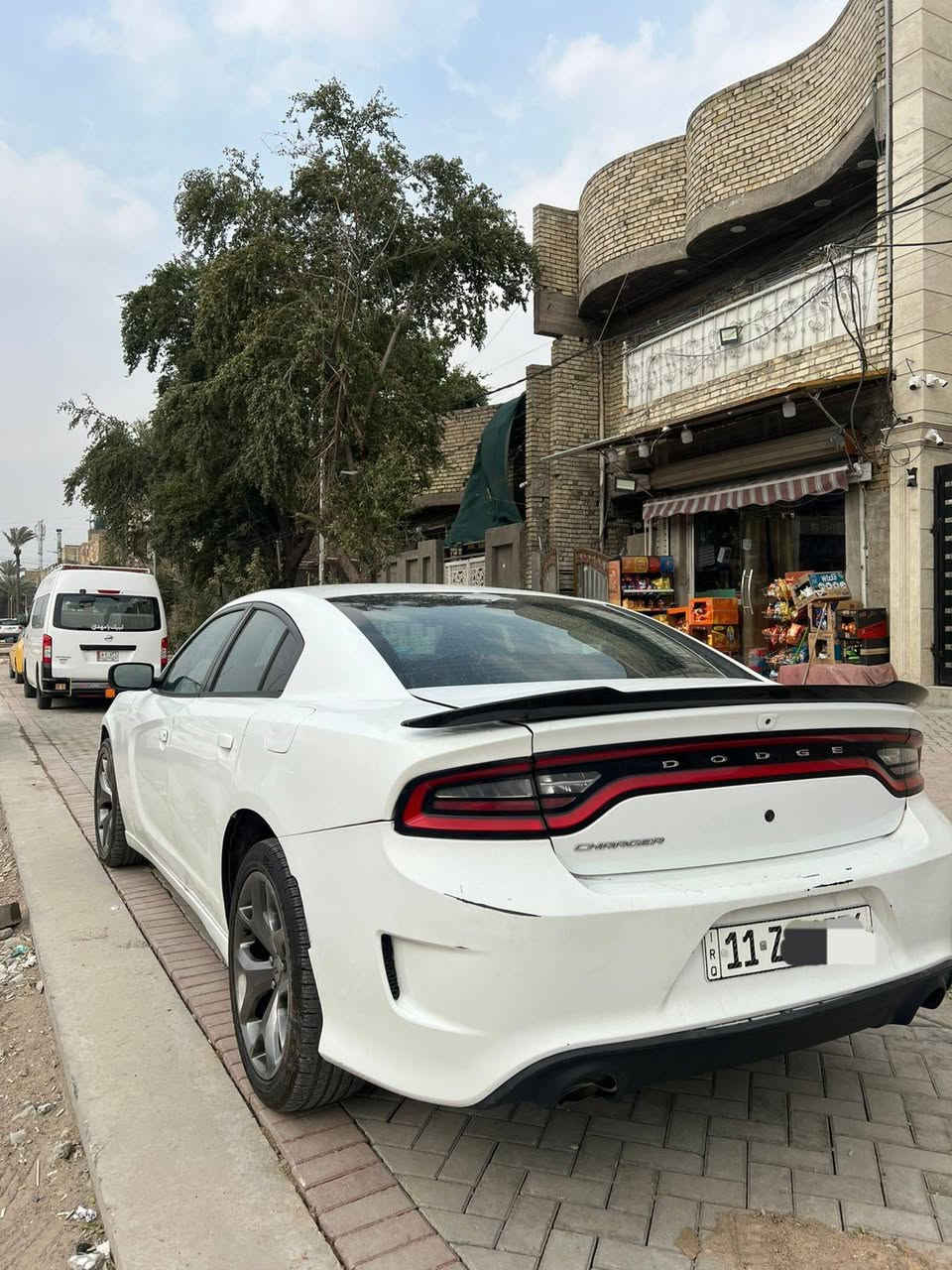 السلام عليكم جارجر وارد امريكي 2016 مكينة 6 سلندر 3600
ماشيه 77 الف دفع خلفي كير تعليك حادثها موضح بالصور رقم بغداد السعر ١٨٣ 
هاتف ***********
