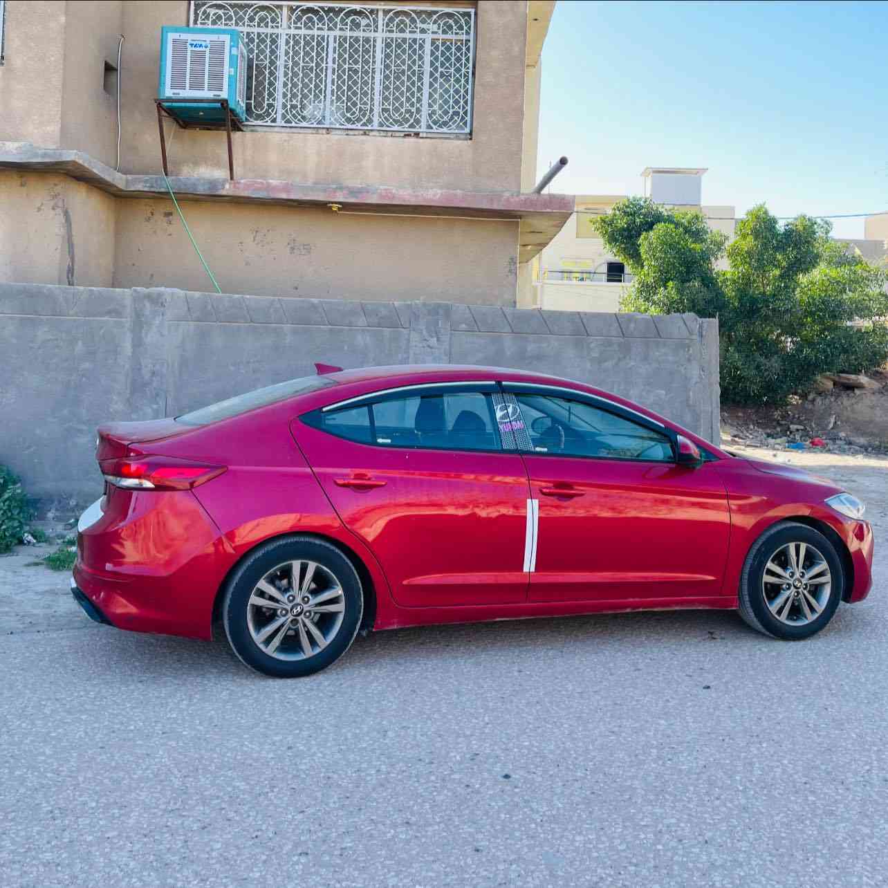 السلام عليكم. النترا موديل 2018 امريكي رقم بغداد انكليزي سنويه ل29 هزه جديده  مكينه 2000 دوش. حادثها جاملغ وبنيد السياره مكينه وكير وحداديه خير من الله تبريد ثلج. ترايها كلش حلو السعرر 115 وبيها مجال قليل. مكاني حله مركز المدينه. ***********
