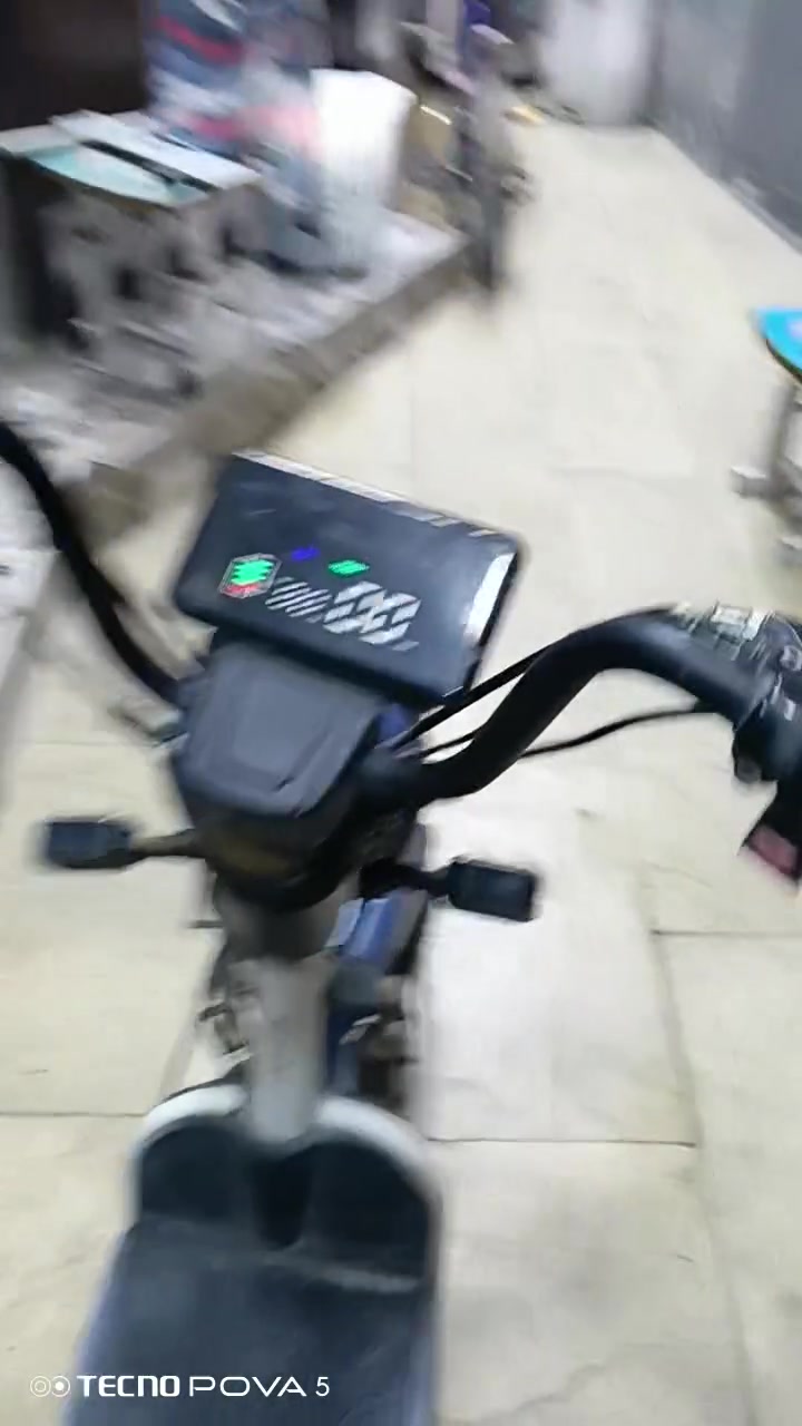السلام عليكم 
دراجه شحن للبيع 
حجم 14


**إذا كنت صاحب هذا الإعلان وتريد حذفه لأي سبب، رجاءا أرسل رسالة إلى الدعم الفني**