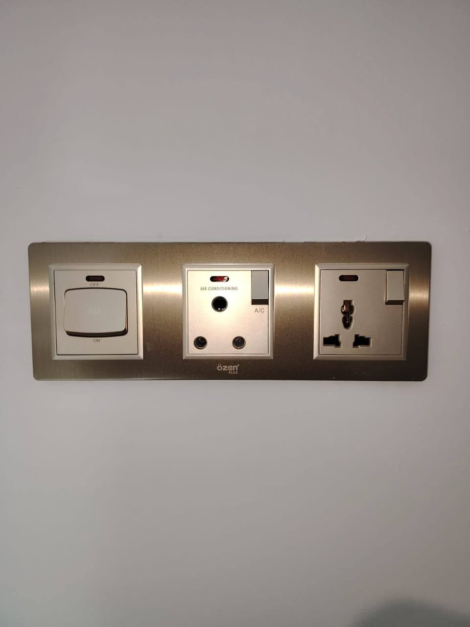 موجود كادر كهربائي فني متمرس شغل درجه اولئ العمل في كافه مناطق كربلاء وضع شبكه السقف وتثبيت وتسليك البواري وتئسيس والسيمنز وعمل البوردات+ كافه اعمال الصيانه وضمان وجوده العمل وبأسعار ومناسبهه
***********
