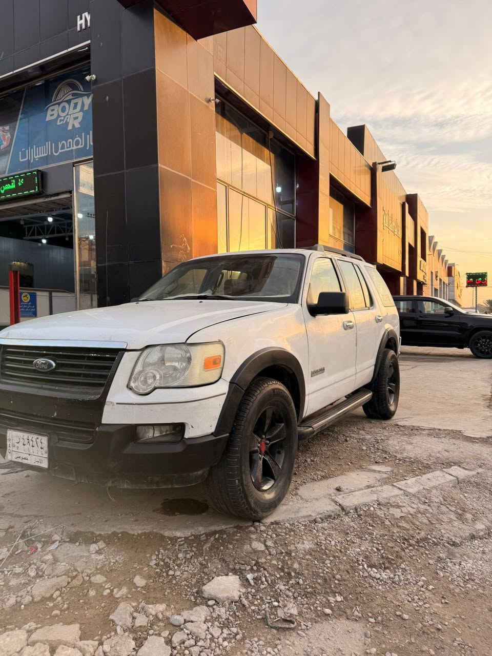 السلام عليكم
فورد إكس بلور 
موديل 2004 
محرك كير بل كارتون مال برادو 
صبغ عام 
داخل جديد مصار يومين من شديته 
رقم انبار ألماني تحويل ثاني يوم 
السياره مناقصه اي شي 
عنوان السياره بغداد 
الاتصال ***********
الاتصال ***********
