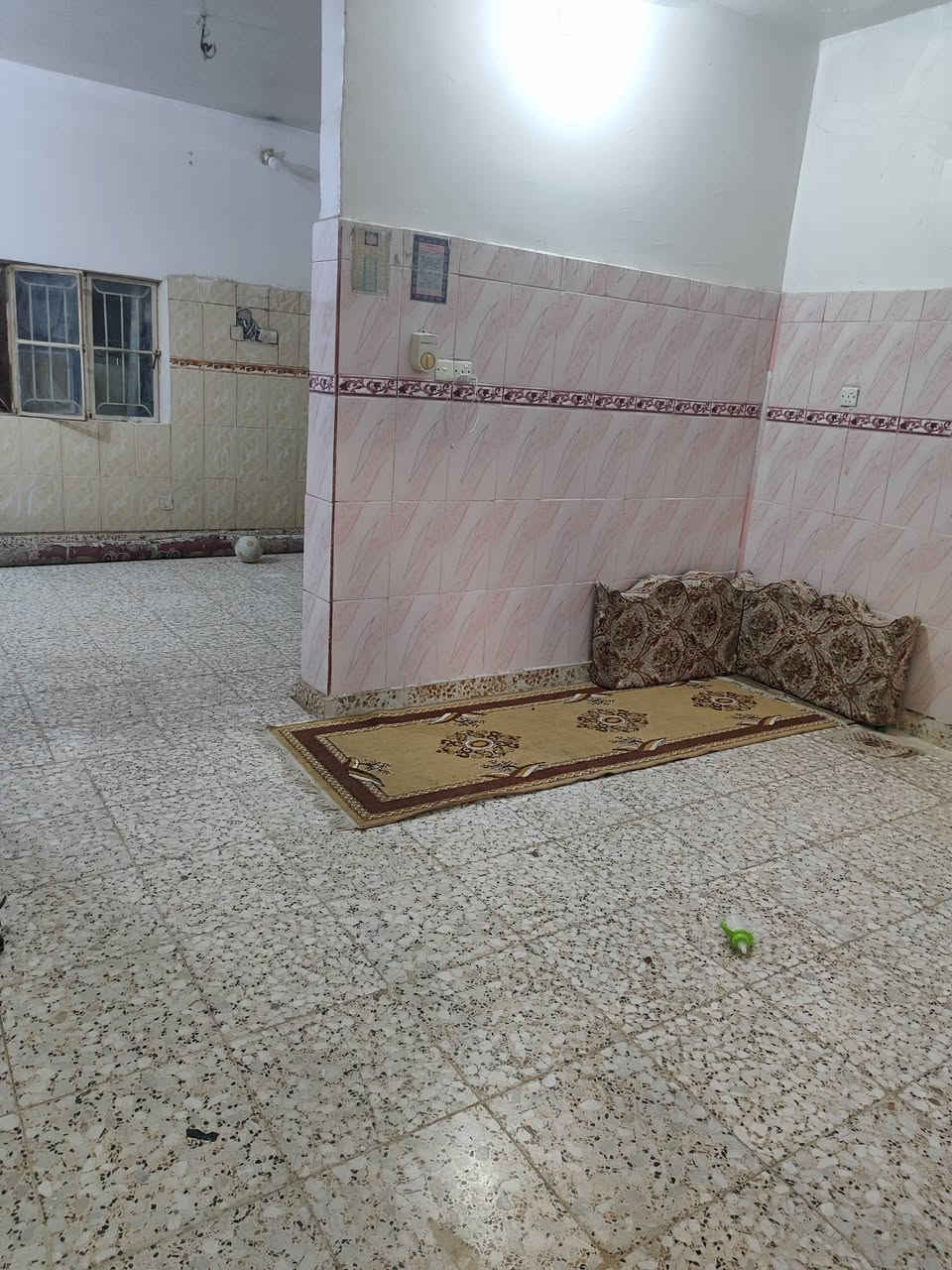 بيت للبيع المساحه 200م غرفه نوم وصاله ومطبخ وصحيات وستقبال وطارمه وحديقه صب كونكريت يصلح حسينيه مراجعة مكتب الخزعلي للعقار ***********
