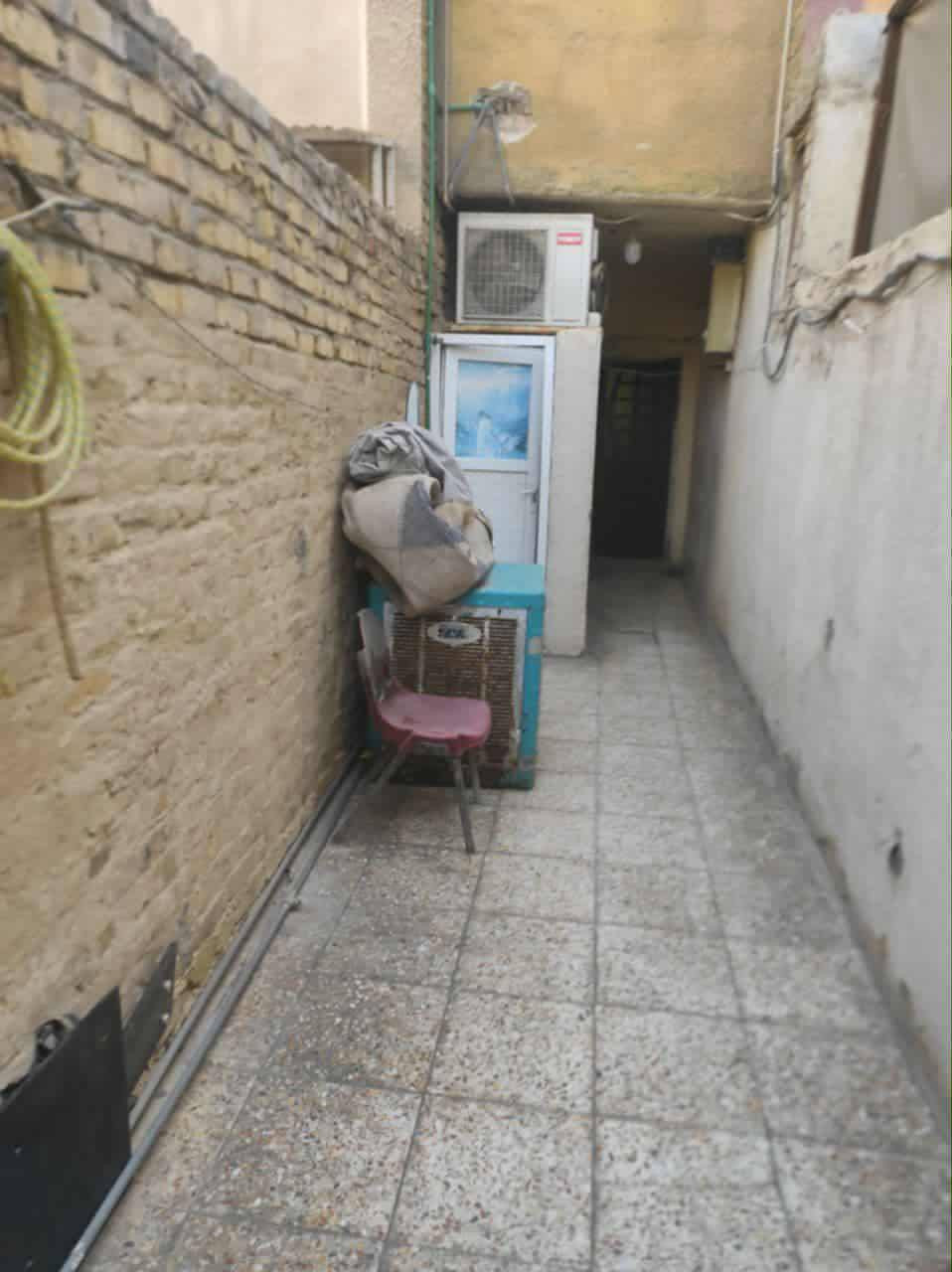 السلام عليكم بيت للبيع الاورفلي مساحة 81 خلفية العرض مترتين نوب عرض 7امتار
يحتوي البيت على حوش طولة 6 امتار وعرضة مترتين

واستقبال وغرفة نوم ومطبخ وصحيات وغرفة نوم فوك وملحقات السعر 95 وبي مجال 

***********
