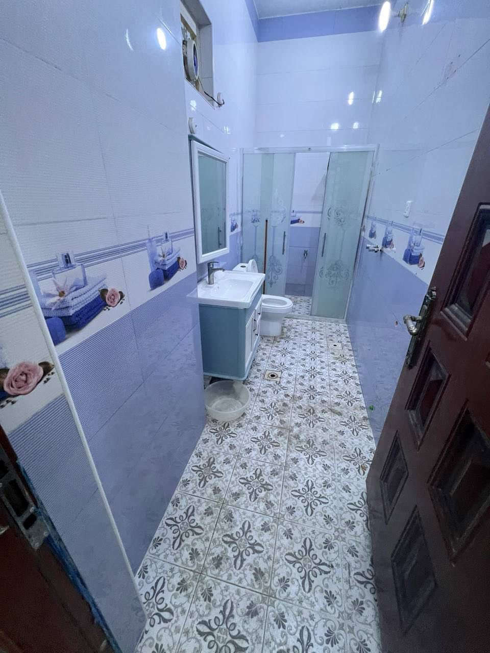 مشتمل بالطويسه طابقين غرفه وصاله ومطبخ وصحيات ب500 الف
***********
