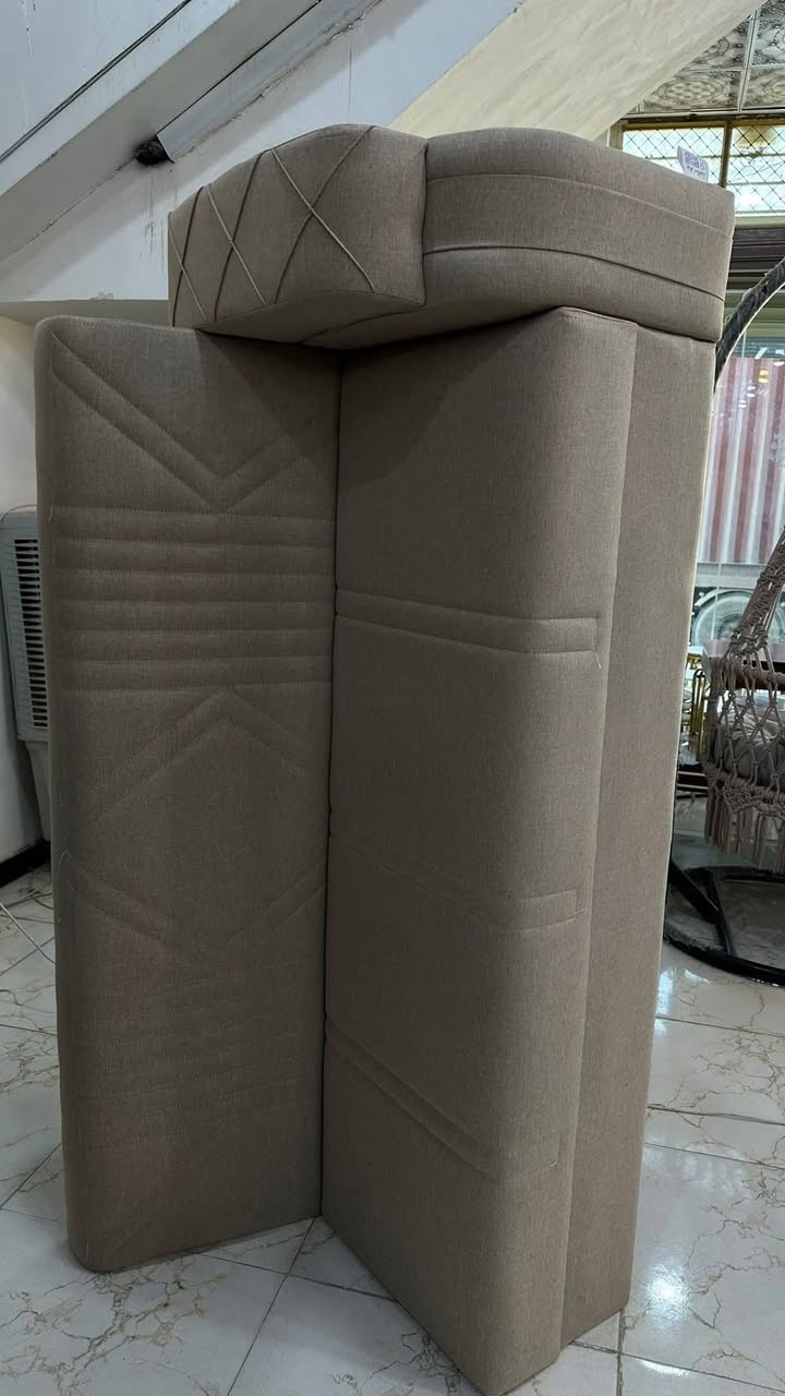 اهلا وسهلا بكم زبائننا الكرام نقدم لكم مجموعة متنوعة من الأثاث الحديث بأنسب الأسعار للحجز مراسلة الصفحة متوفر توصيل ***********
