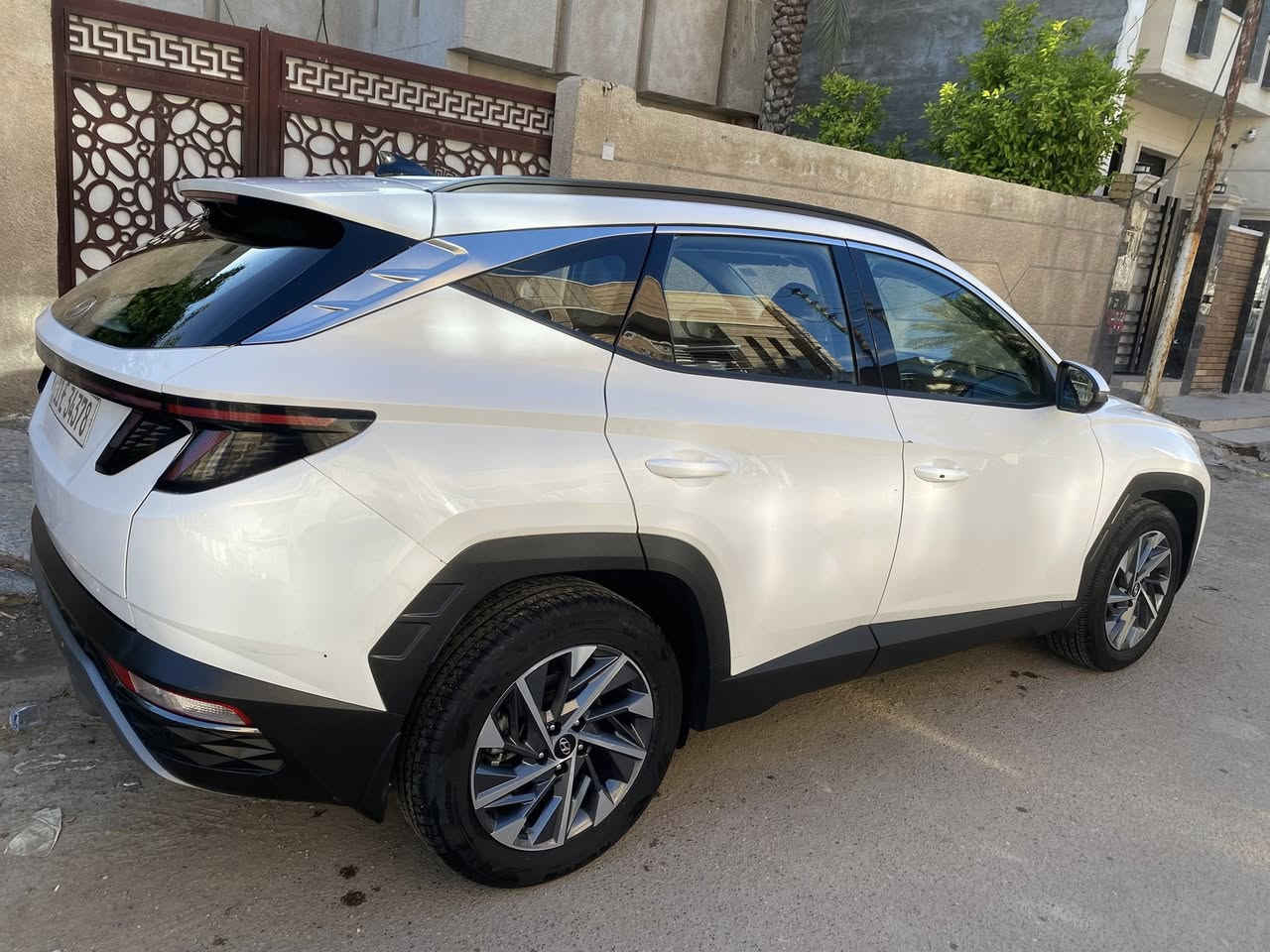 السلام عليكم

هونداي توسان 2024 خليجي 

ماشيه 64 الف بيها باب بارد 

وخشم البنيد وجاملع اليمن نصها مصبوع

مرقم بغداد الرقم الدولي الجديد 

قماره حديد 

بصمه تشغيل 

كراسي كهرباء 

داخل ابيض ومدوشمه كامل

شاشه منفصله

صندوق يدوي

شاحن موبايل 

حساس امامي وخلفي 

لد نهاري 

لايت عدسه زينون 

بك لايت لد 

تبريد خلفي 

منافذ شحن 

تحكم استيرن كامل 

مري شفط ميموري 

السياره جديده 

كير مكفول 

محرك مفتوح مبدل قبغ 

ورايدها 193 

الاتصال ***********

بغداد الوزيريه او حي جهاد
