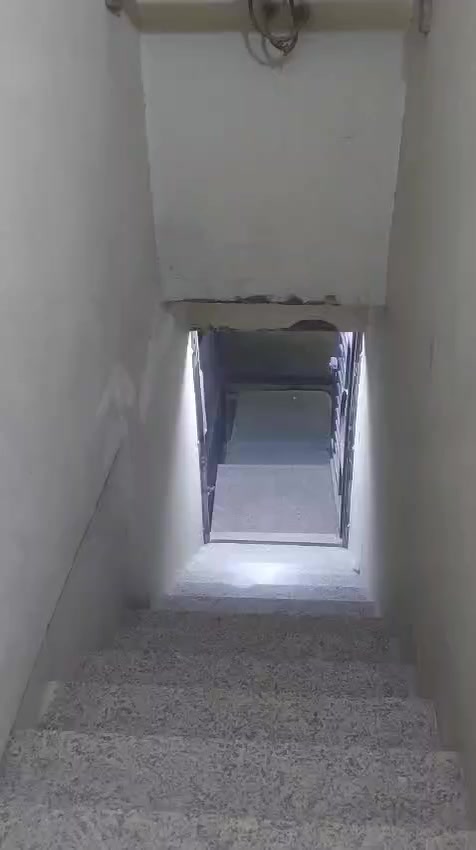 🏡 شقة مميزة في حي حطين – بغداد
📍 قرب شارع السفارات – موقع راقٍ وحيوي سعره مناسب جداً 

▫️ غرفتان نوم
▫️ صالة واسعة
▫️ مؤثثة بالكامل
▫️ مطبخ مجهز
▫️ موقع ممتاز وقريب من جميع الخدمات

✨ فرصة سكن راقية في أرقى مناطق بغداد ✨
اي استفسار اتصال ع رقم ***********
