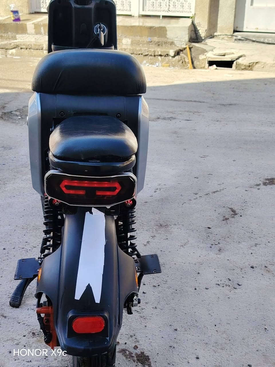 R9 للبيع
المواصفات
3 سرع
هورن
نظام رجوع للخلف
لايتات لد
لايت زنون عالي
دبل اشاره
اشاره يمنه يسره
بطاريات و نلي صار 20 يوم من بدلتهن
دوشمه جديد
تايرات جديد
قدره الملف 1200
سله موجوده
الدراجه تتسع راكبين
الوزن الأقصى للتحميل 200كيلو
دوسه للسائق دوسات خلفيه موجوده ضامهن للحفاظ عليهن
دبل امامي دهن
دبل خلفي غاز
بريكات دسك امامي خلفي
لايتات قريب على الجاملغ يشتغل ابيض من نكمش بريك يشتغل احمر
شاشه تقره اي عطل
شاشه سرعه
R9 SPORT
چكمچه لتخزين الاشياء
تعلاكه تعلك بيه غراض
الدراجه بيه سويجين +بصمتين
تشغيل عن بعد
جهاز انذار
بكلايت خلفي
اشاير اماميه تتبعيه ++ يجي بيهن لايت لو ازرك للجماليه
شاحنه موجوده
تچوه الراكب الخلفي موجوده 
وايرات بطاريات جدد انطيك هديه 
نظافه 99٪
المديل2025
تكدر تفحصه يم اي ابو دراجات
المكان بغداد
للاستفسار الاتصال على ٠
***********
