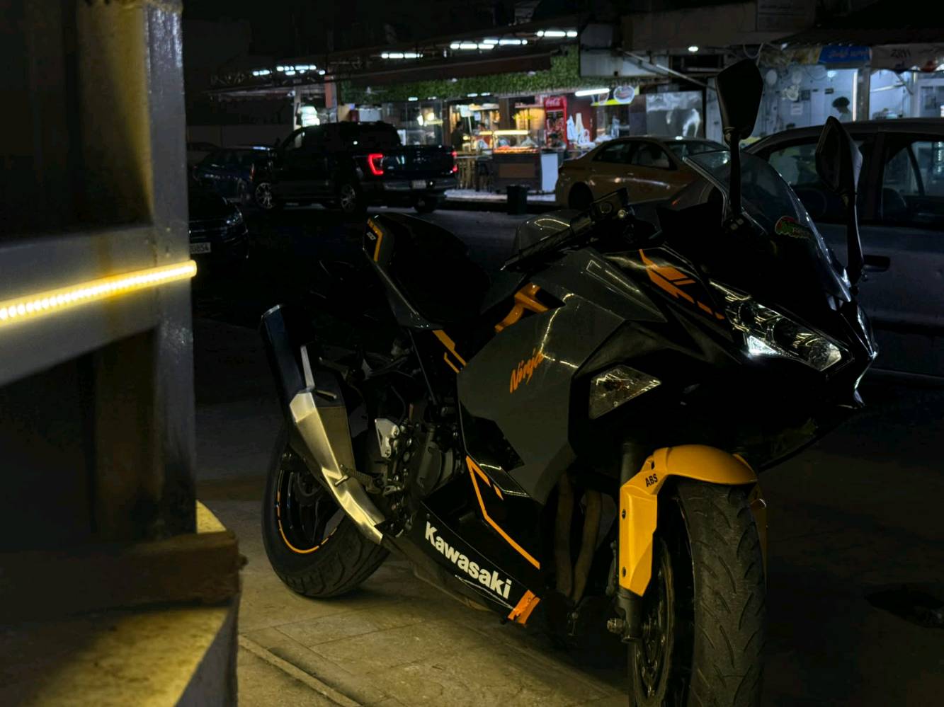 Kawasaki ninja
کوردی عربی  
400دو پستن 
2 بستن 
محرک کپس  مکینه کپس 
بریک امامی خلفی abs استاپی پیش پشتون abs
کفرات بدون صبغ  بدون شخط 
 کفر بی عیب بی بویاخ 
تایه پیش پشتوه نوی  تایر امامی خلفی جدید 
اگزوز کاتم  کلشی شغال دراجه ب حالت الوکاله 
هموشتی ئیش دکا ب شرط ل سر دقی خوی ماوه زور نرویشتوه اوروپیه مراوسه هم موجود گورینوش دکم