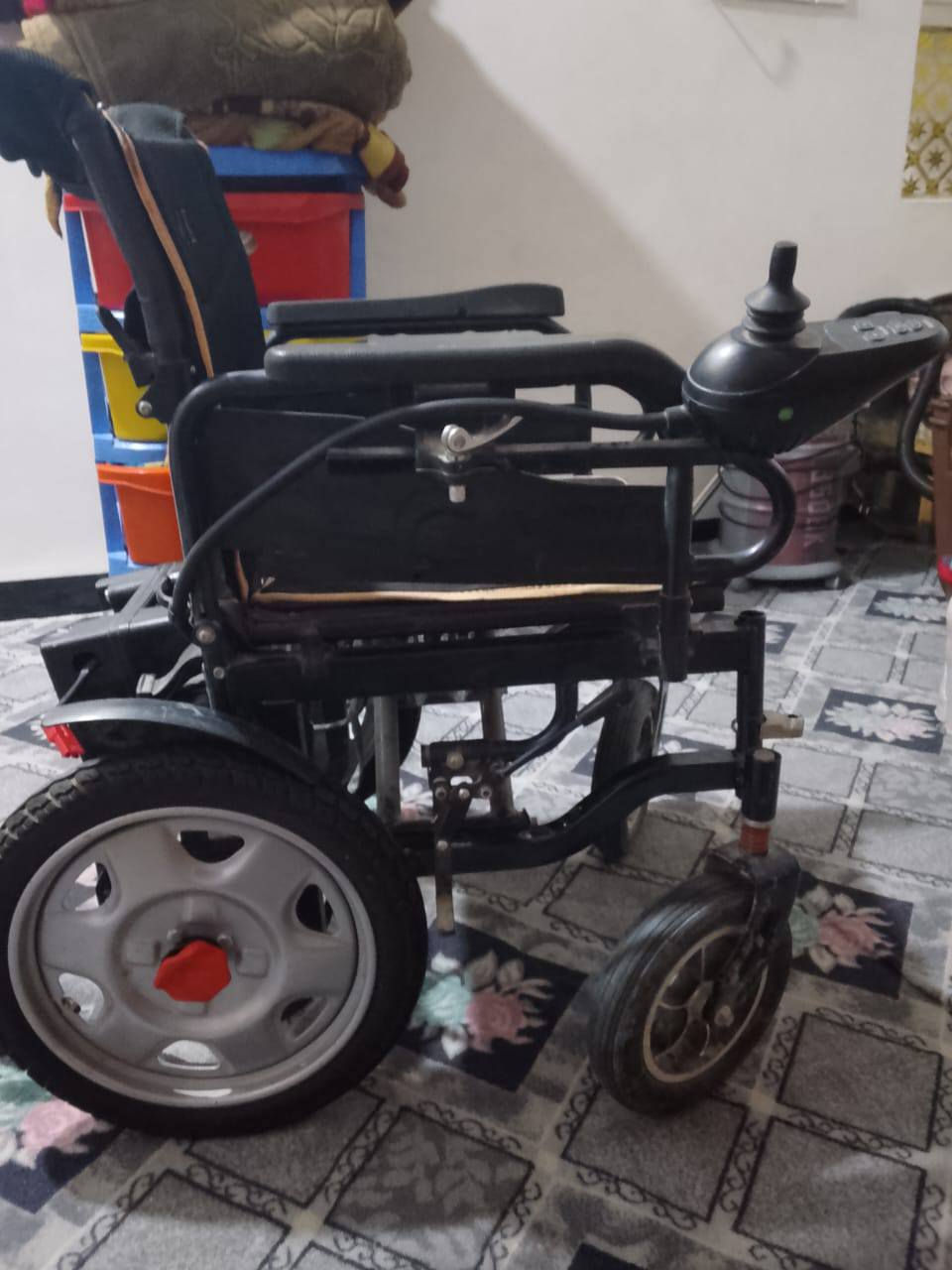 عر بانه شحن للبيع السعر ٤٠٠وبيها مجال لشراي رقم ***********
