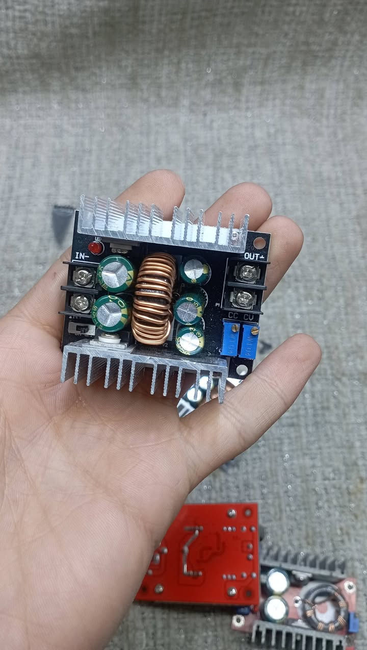 5 قطع بهذا الشكل
الي يفيده يراسلني


**إذا كنت صاحب هذا الإعلان وتريد حذفه لأي سبب، رجاءا أرسل رسالة إلى الدعم الفني**