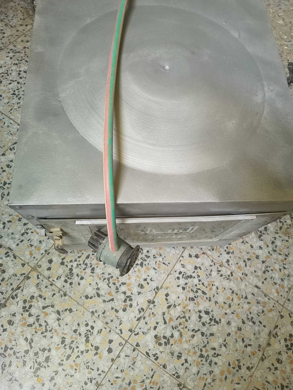 أغراض للبيع
كاونتر 3 أمتار ب250 الف 
براد ماء المتين 75الف
فرن غازي 35الف
رقم صاحب الأغراض ***********
