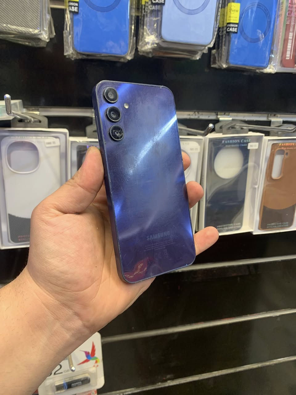 السلام عليكم
سامسونك A15

ذاكره 256

مبدل شاشه اصليه 

السعر 90 ألف مع لاصق + كيبل شحن هديه 

العنوان النجف حي العسكري كبل مقابيل مجمع جوهرة العرب 

مركز أندرويد للموبايل 

***********
