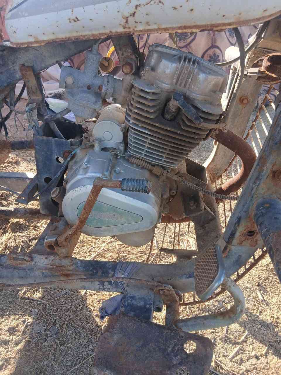 سلام عليكم ستوته البيع متروكه بمعنه متروكه محرك موديل 22 شغال بس كلجاته منتهيات وشاصي طاك من جيهتين بيه تخم تايرات جداد وبيه اكسن صقر نضيف كلش كلك كلك مكاني رميثى يم صيطرت العارضيات  هاذه رقمي وبيه وتساب  ***********سعر خاص
