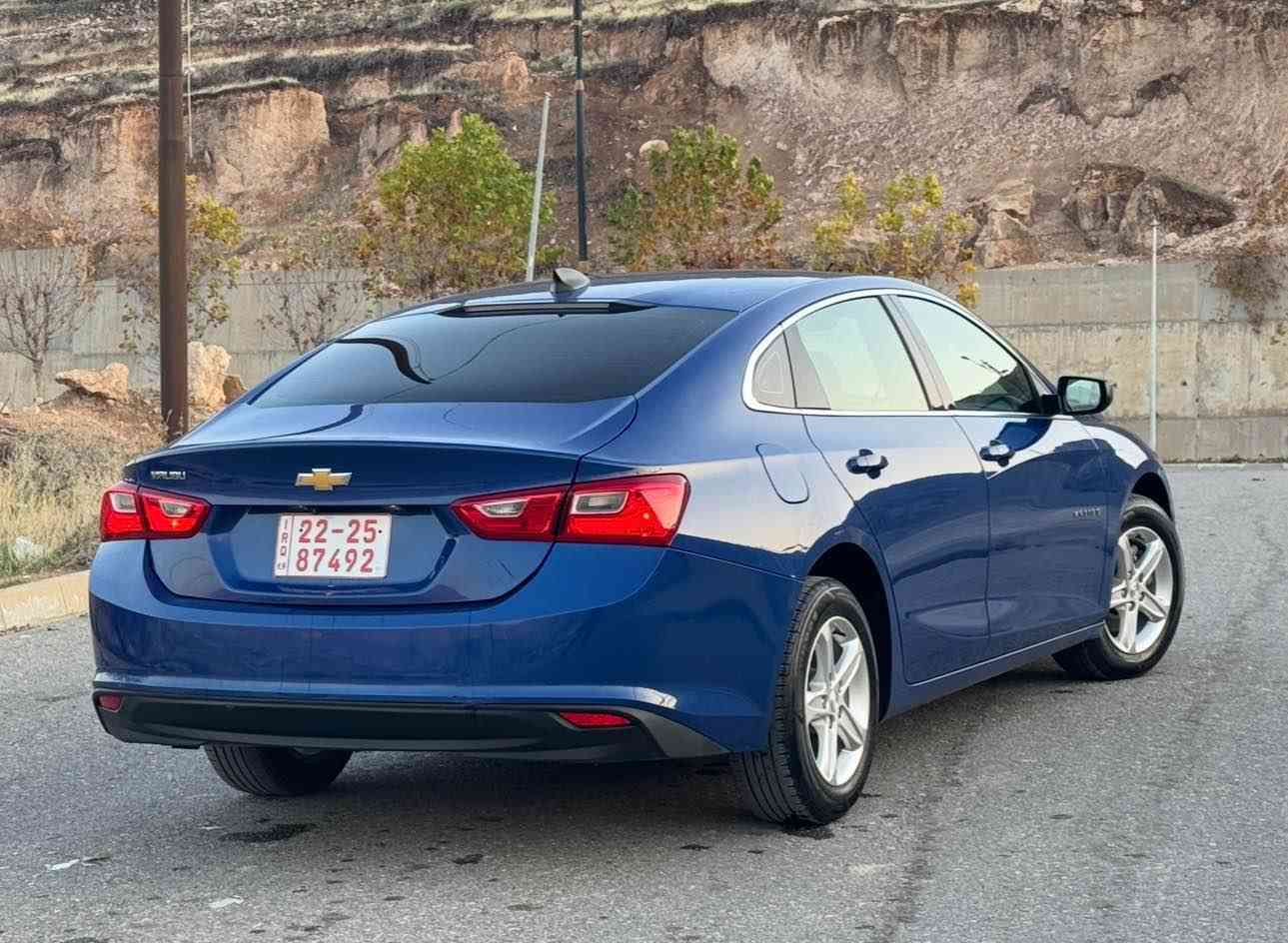 شفروليت ماليبو 2023 للبيع
لون مميز
ماشيه 18 الف ميل فقط

السيارة بجم وصندوق كبس على وضع الشركة
الايرباكات كلها سليمه

السياره جاهزه من كل النواحي 
كير ومحرك وتبريد وكهربائيات كلها مكفوله
حجر بيئه موجود و حتى سبير مانازل بعد 

حادثها بامريكا
فقط باب وجاملغ السايق بدون دواخل
السونار منزلها بالاعلان وصور الحادث موجود

رقم كاتى تترقم دهوك اربيل سليمانيه

مواصفات 
كير اوتوماتيك و عادي 7 نمر
تشغيل بصمه
ابواب بصمه
صندوق بصمه
رادار امامي
تحديد مسار
هندبريك بصمه
اوتو ستوب بصمه
شاشه ايباد جبيره
نظام car play + Android
مسجل Aux USB Bluetooth Cable 
كامره دواره
تحكمات ستيرن جهتين
تحديد سرعه
ستيرن فوليوم
بلاجكتورات ليد
مرايا كهربائيه
نظام تراكشن مانع الانزلاق
نظام ECO اقتصاد البانزين
شاشه عرض الاعطال
ويل كب شركه 

السعر 116 ومجال بسيط
للاستفسار 
كورك : *********** اتصال او واتساب
آسيا : *********** واتساب فقط دهوك, العراق
