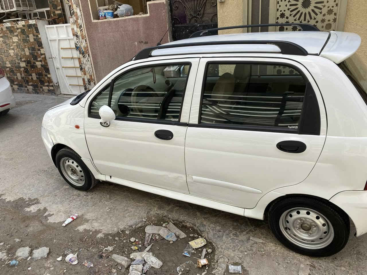 سلام عليكم للبيع فقط: كيو كيو موديل 2013 جاهزه من كلشي كبل لشارع كير أوتوماتيك سياره خير من الله مكينه كير تبريد كهربائيات كلها جاهزه تجي وتشوف بعينك السعر 32 وبيها مجال بسيط حك الجيه العنوان الاعظمية للاستفسار اكثر ***********
