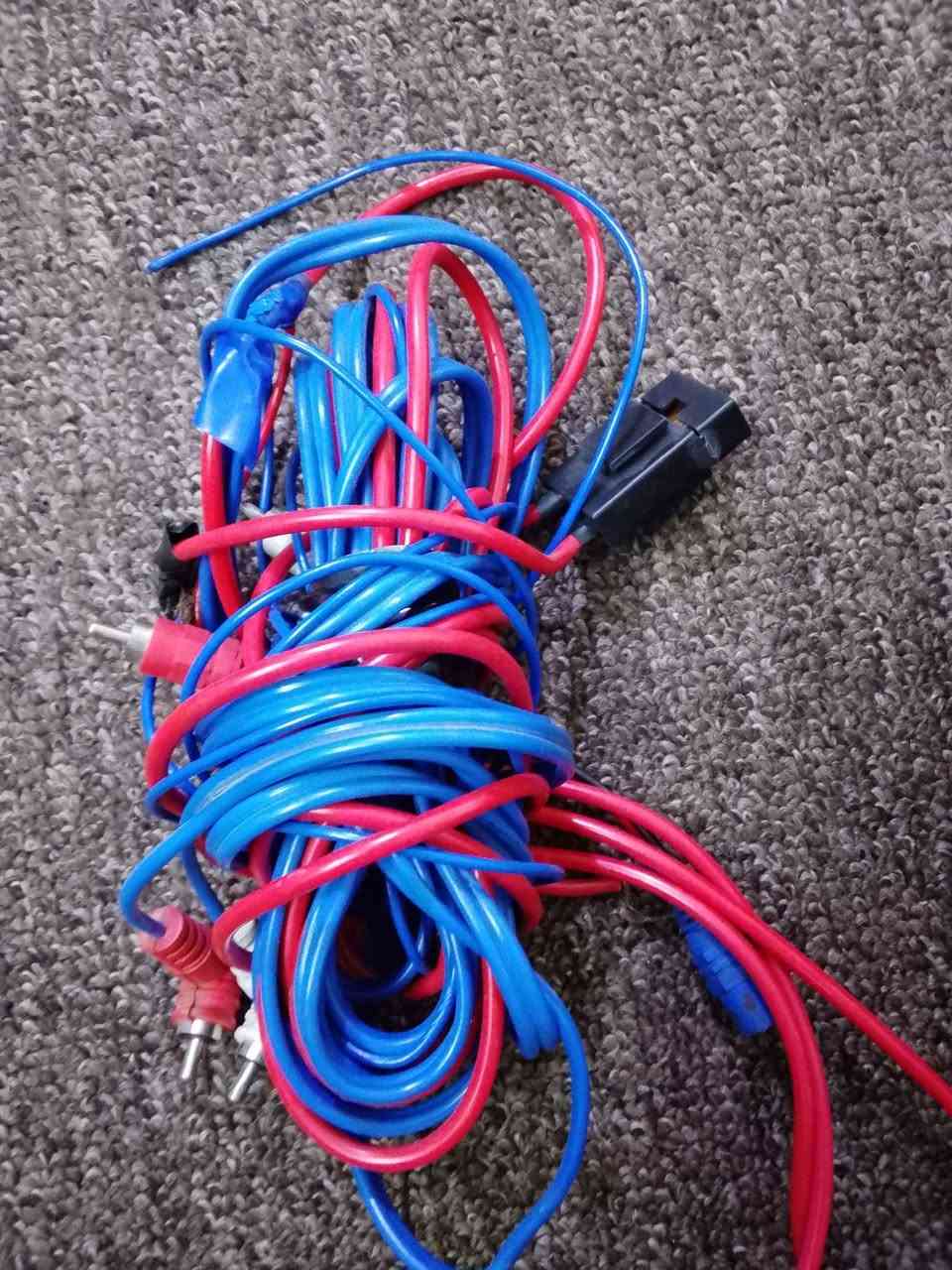 سلام عليكم
للبيع دمام. دبل سماعه GBL وياا الفيش مستخدم شي قليل 
السعر 50 الف للاستفسار على الخاص او على الرقم ***********
