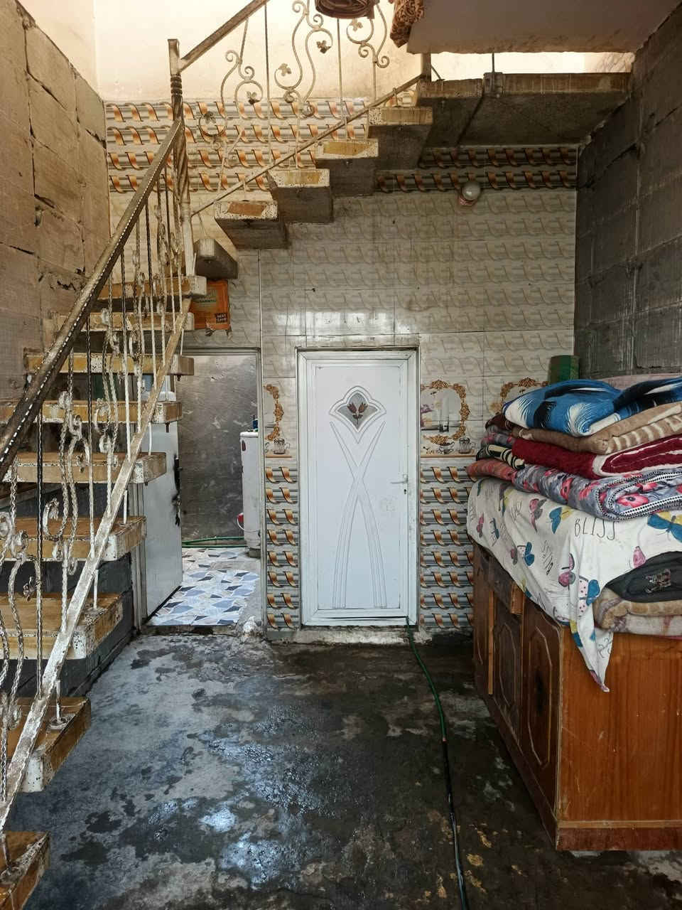 للبيع بيت  زراعي المساحه ١٢٠ متر طابق ونص العنوان بغداد قرب شقق بسمايه منطقة جبور السعر ٤٠ مليون ***********
