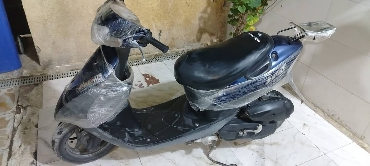 سلام عليكم خوان دراجة سازوكي جنطه
للبيع صار شهر طالعة من وكالة 
نضافة كدام عينك بعدهة علا شكل وكالة برغي مامفتوح بيهة 
لون ازرق كلشي شغال بيهة ماناقص اي شي 
سعرهة 650 وبيهة مجال قليل رجاا لحد يكسر بسعر لاتعامل شراي تعال تصال لو خاص وانة خادم تشلع عيوني 
اوراق اصولي 
مكاني حي المعلمين الجديد 
قرب جسر زهور 
رقمي ***********
