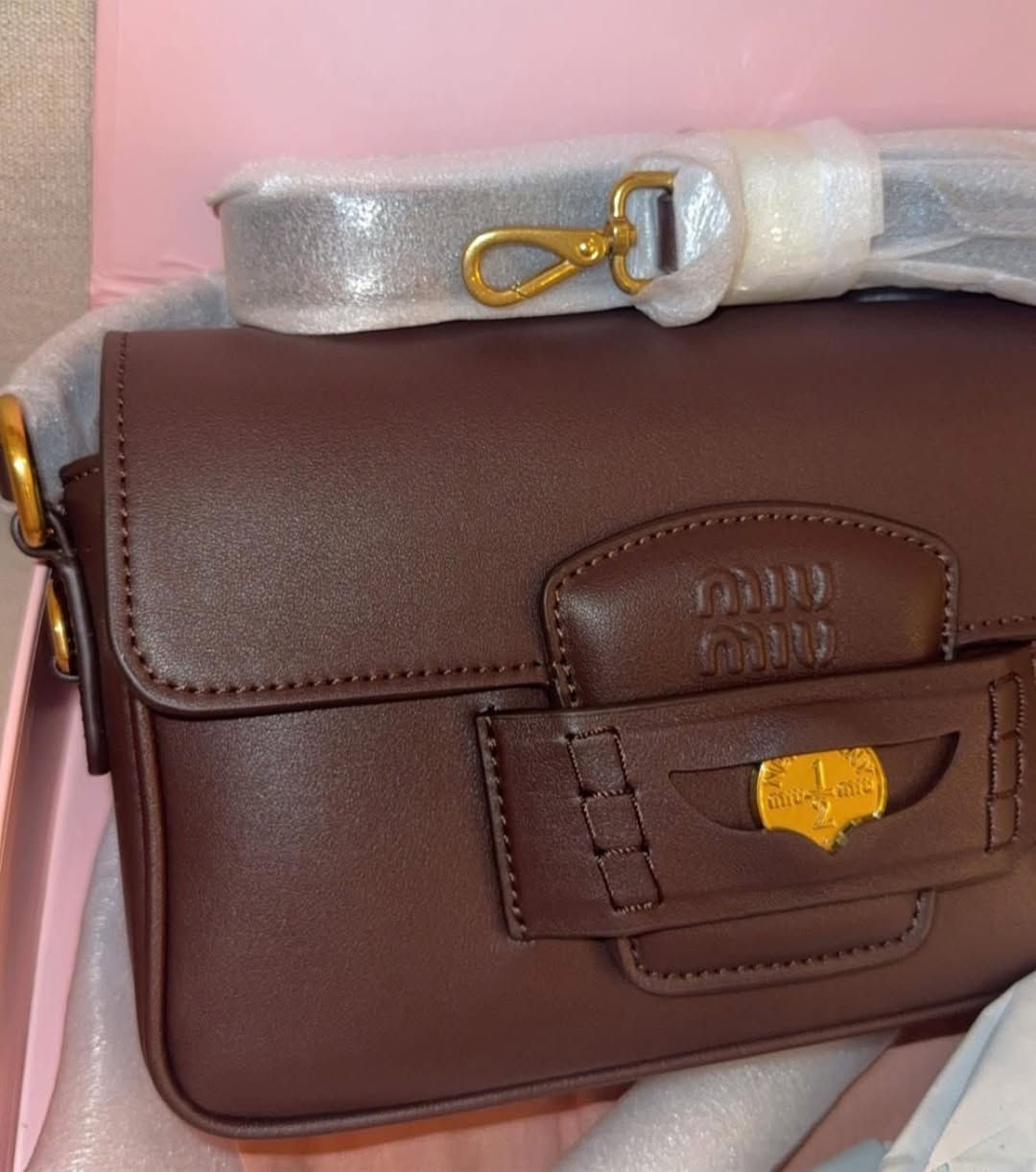 ميوميو جنطة جلد طبيعي لون جوزي ختم


**إذا كنت صاحب هذا الإعلان وتريد حذفه لأي سبب، رجاءا أرسل رسالة إلى الدعم الفني**