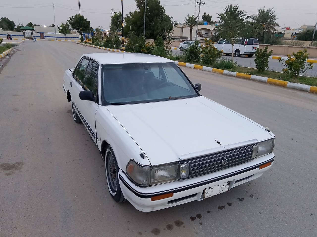 للبيع  سيدان تكم مديل 1988 رقم نجف صدامي
تحويل ثاني يوم راعيه موجود مكينه وكير ففتي 2ونص مكينه نضيفه كير ضعيف عل بك ماترجع حداديه جديده تخم تاير جديد باتري جديد كهربائيات شغاله غرفه نضيفه  جديد سياره  نقصه بس الكير  مكفوله من الكصه ونقل جثه والصوليات السعر 20ورقه مكاني ناصريه مركز.   واتساب موجود ***********
