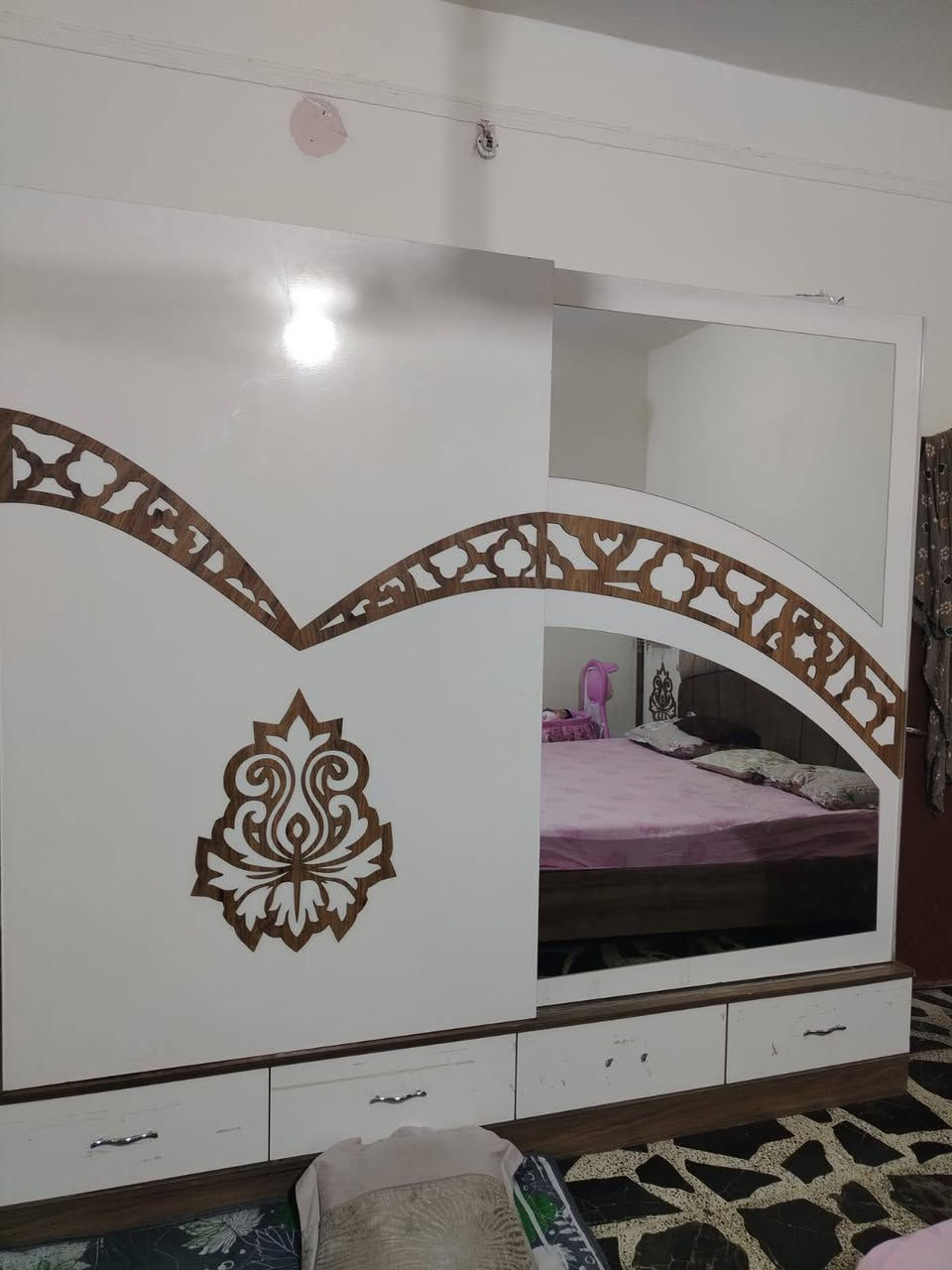 غرفه نوم للبيع نضيفه تخبل اي ضررر مابيه تجي وتفحص كدام عينك 250
0774 191 7372 العنوان كربللاء الجاير مستعجلين ع بيعه
