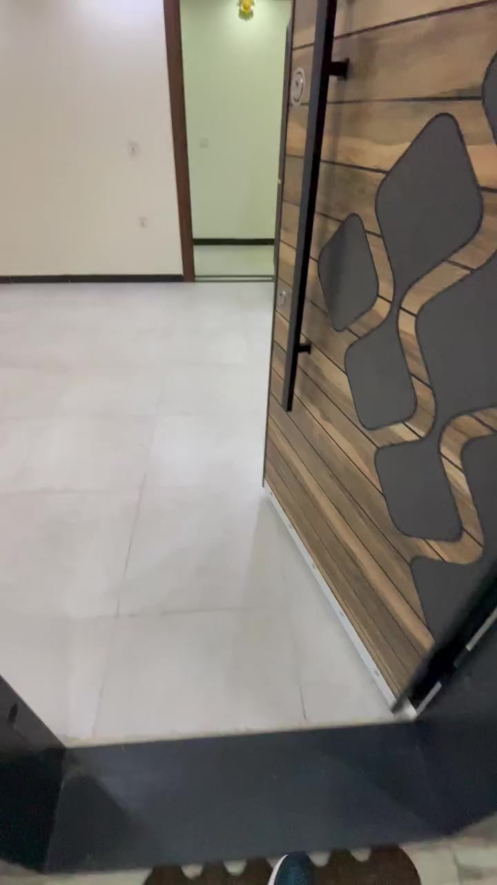 السلام عليكم ❗️❗️❗️
شقة الايجار في بناية الطاقة 20 
زيونة 710 قرب دائرة الكهرباء 📍
مواصفات الشقة 
المساحة 155 م
غرفتين 
صالة 
مطبخ 
صحيات كامل 
بلكون 
تبريد مركزي 25 طن 
تانكي خاص 1000 L
بوستر صاعد نازل 
سخان ماء خاص 
مواصفات البناية 
كراج 2400 م خاص 
منضفين عدد 3
حارس امني 
مصاعد عدد 2
مولد خاص بل بناية 
نضام حريق 
نضام كامرات 
نضام عطور 
صيانة ماء كهرباء 
البناية عوائل فقط 
اللاستفسار اكثر الاتصال على رقم شركة جدار الطاقة الاستثمارات العقارية في زيونة 710 بناية الطاقة 20 
*********** علي جدار الطاقة
