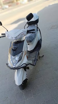 شحن كوريا استخدام قليل جديده 6بطاريات   سعر 700  للتواصل 07708311118