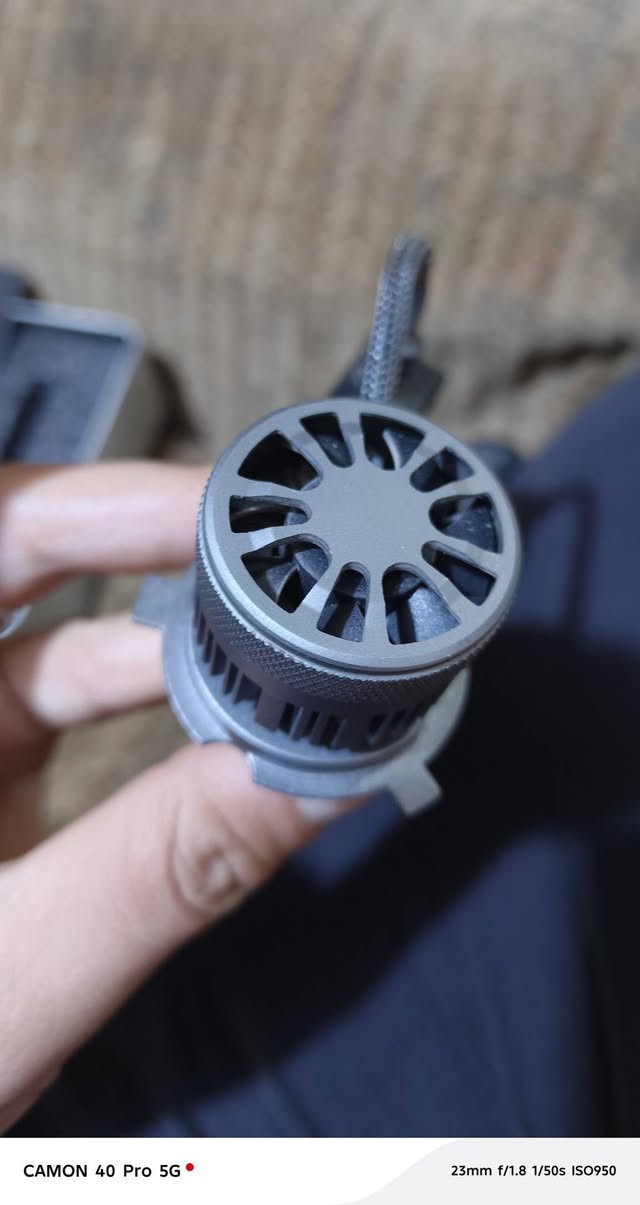 سلام عليكم زنون LED بقوه 1800w واط ضمان 12 شهر من الشركه كرت الضمان موجود استعمال قليل باقي التفاصيل بل صور مكاني بغداد حي البساتين السعر 100/  ***********
