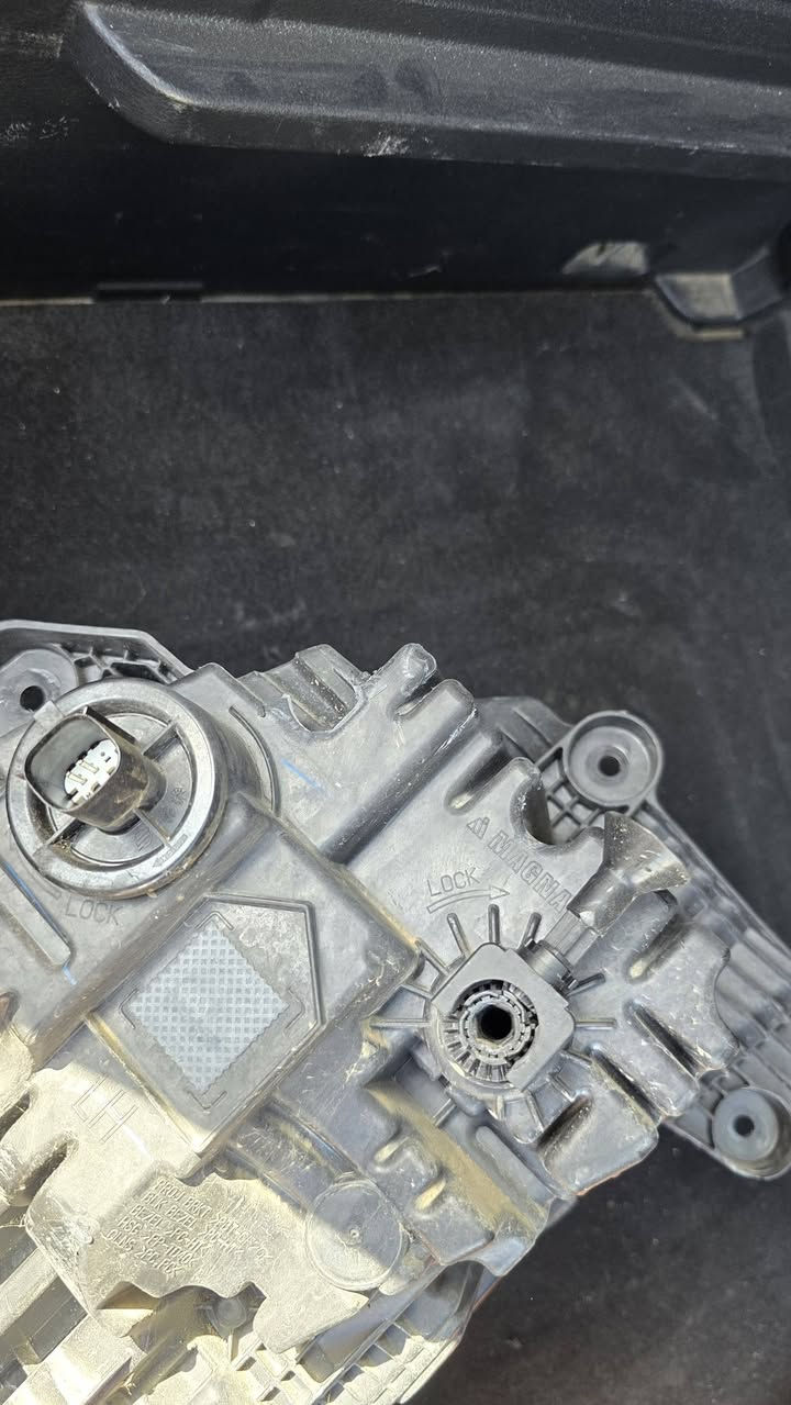 سلام عليكم لايت بلايزر مال موديل ٢٥ اصلي تفصيخ جهة السايق قيم واخذ بما يرضي الله
***********
***********
