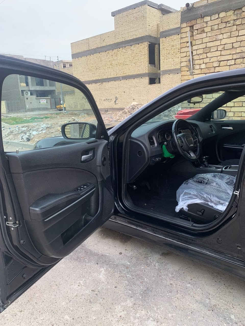 السلام عليكم دوج جارجر موديل 2023 اصل فئة SXT محدثه GT بلاكامل مكنية 3600 تو ويل  لون اسود ماشية 18 الف مواصفات فتحة سقف تشغيل عن بعد كشنات حظن شاشة كار بلي تثبيت سرعة سياره جاهزه من كل نواحي حادثها حرك قاعده فيوزات صور الاحادث علا واتساب رقم بغداد باسمي ترقيم جديد سعر 215 وبيها مجال مكاني بغداد الدورة رقم***********
