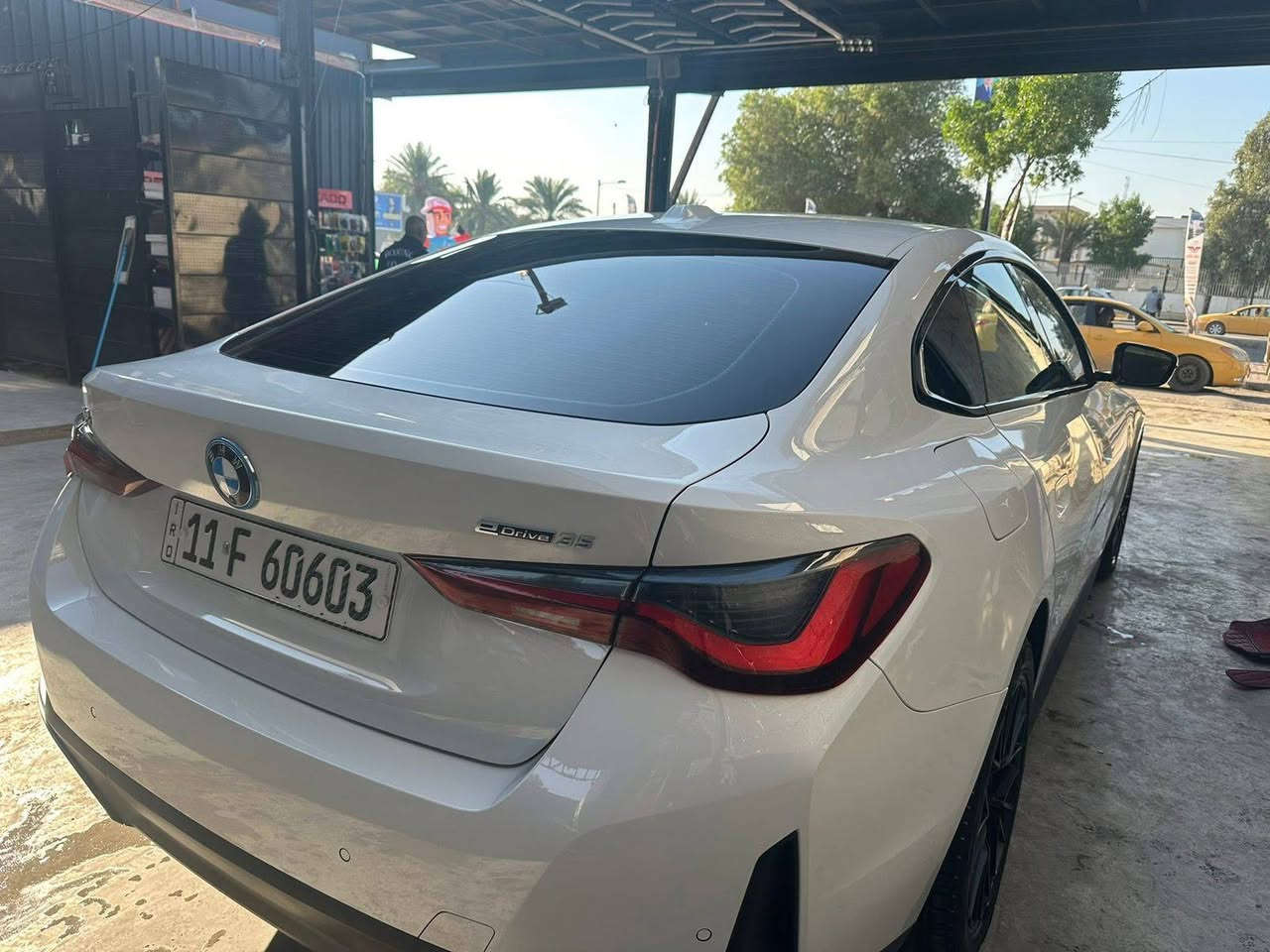 بي ام دبليو موديل ‏2024 BMW i4 eDrive35 M35  
السيارة كهرباء بلكامل ماشية - 29 الف
‏‎بطارية ليثيوم ايون بسعة البطارية 84 (KWH) تقطع في الشحنة الواحدة ما يقارب الـ 500 كيلومتر
‏‎مدخلين شحن AC / Dc

💎 ســعــر ✅ ::  الــرد تلقائي 📮

‏‎الاضافات:
‏‎• فتحة سقف
‏‎• هاند بريك كهرباء مع نظام اوتوهولد
‏‎• عدة انظمة قيادة: Comfort / Sport / Eco Pro 
‏‎• هاند بريك كهرباء HOLD AUTO
‏‎• مقاعد جلدية فاخرة: كهربائية مع ذاكرة تخزين وضعية الجلوس
‏‎• تزيينات كاربون فايبر داخلية
‏‎• شاشة ثنائية منحنية مقاس 14.9 بوصة لنظام المعلومات والترفيه و 12.3 بوصة لشاشة السائق
‏‎• الشاشة تدعم التحكم بالأوامر الصوتية واللمس وإيماءات اليد Gesture Control وتدعم آبل كاربلاي وأندرويد أوتو
‏‎• ماوس للتحكم بالشاشة
‏‎• نظام ملاحة Navigation
‏‎• شاحن لاسلكي للهواتف المحمولة Wireless Charger
‏‎• بلوتوث / نقطة اتصال وايرلس WiFi Hotspot
‏‎• مخارج USB / AUX
‏‎• نظام الرؤية المحيطة 360 درجة بخاصية الـ 3D 
‏‎• تشغيل بدون مفتاح Keyless go
‏‎• نظام الدخول من غير مفتاح Keyless entry
‏‎• حساسات امامية وخلفية
‏‎• نظام تحذير من مغادرة المسار Lane Departure Warning
‏‎• نظام تحذير تغيير المسار Lane Change Warning
‏‎• مساعد الانتباه Attention Assistant
‏‎• مساعد اليقظة Attentiveness assistant
‏‎• نظام تحذير السرعة Speed Warning
‏‎• نظام تدخل التوجيه الذي يساعد في تعديل اتجاه السيارة تلقائيًا للحفاظ على المسار Steering Intervention
‏‎• نظام التحذير من الاصطدام الأمامي والخلفي Forward & Rear Collision Warning
‏‎• مانع انزلاق
‏‎• مثبت سرعة Cruise Control
‏‎• تحكم كامل في المقود مع أوامر صوتية
‏‎• غيارات عالستيرنج Paddle Shifters
‏‎• طارة مدفأة
‏‎• اضاءة ليد داخلية متعددة الألوان Ambient lighting
‏‎• اضاءة ترحيبية
‏‎• أضوية ليزر BMW Laser lights
‏‎• ليد BMW LED headlights
‏‎• مصابيح نهاريةLED ‎
‏‎• مصابيح خلفيةLED ‎
‏‎• جنطات قياس 19 انش
‏‎• مرايا كهرباء
‏‎• مرايا قابلة للطي كهربائيا مع اشارات انعطاف
‏‎• مكيف خلفي منفصل

رقم صاحب سيارة :::- ***********
