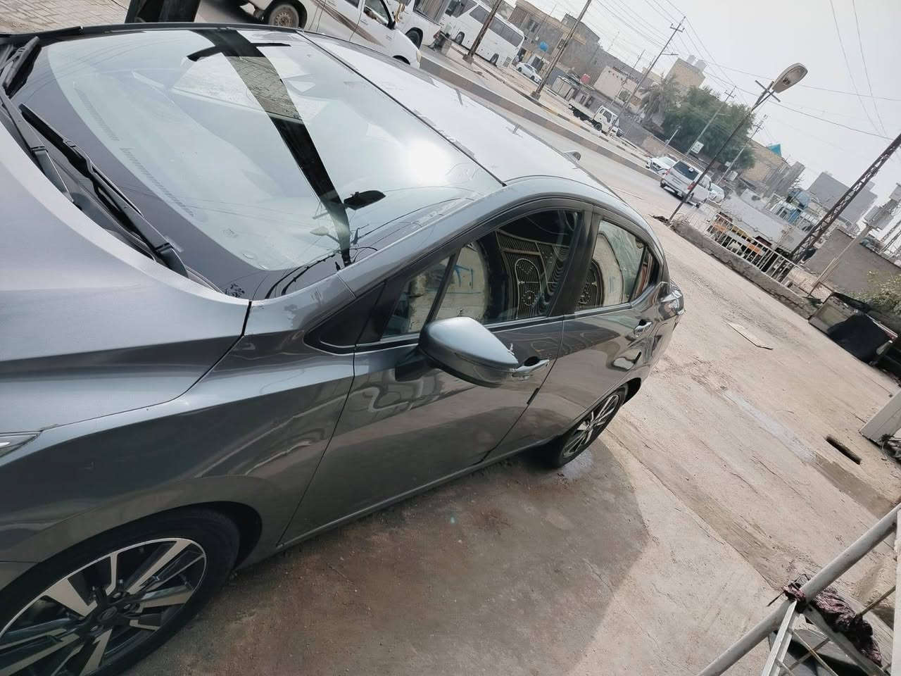 سلام عليكم
نيسان فيرست23 بسمي باقي بس عله ستلام الوحات  مبدل بيه جاملغ وبنيد العنوان بصره السياره كلش نضيفه 
***********
