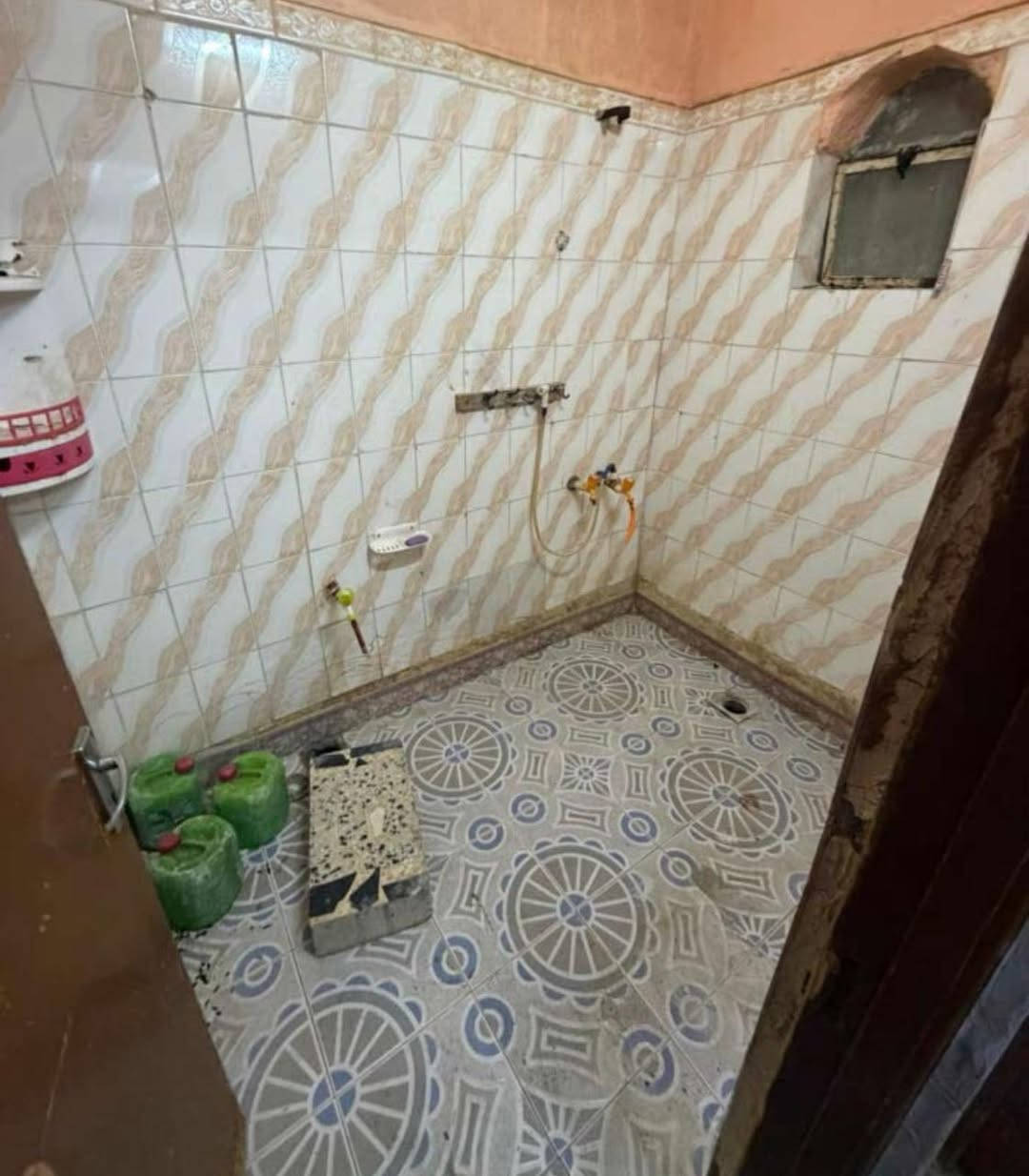 بيت طابقين للإيجار 
العنوان: الجبيله📍

مساحة 100متر .

يتكون من:
•3 غرف نوم
 • صالة 
 • مطبخ 
 • 3صحيات (حمامات) 
 • كراج يسع سياره 

السعر : 700الف  
للاستفسار:
*********** 
***********
***********
