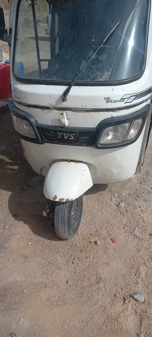 السلام عليكم
تكتك تي في اس موديل ٢١ سنويه ورقم السعر ٥٥٠٠٠٠٠ وبيه مجال مكينه جديده اقل ١٠ ايام من فتحته 
موبايل
***********
***********
