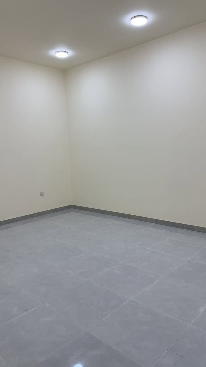 مشتمل معزول بناء حديث غير مسكون سابقا
بريهه قرب غصن الرمان 3 غرف+ مطبخ مجهز من كلشي سعر مليون 
يؤجر شركة مكاتب سكن
***********
