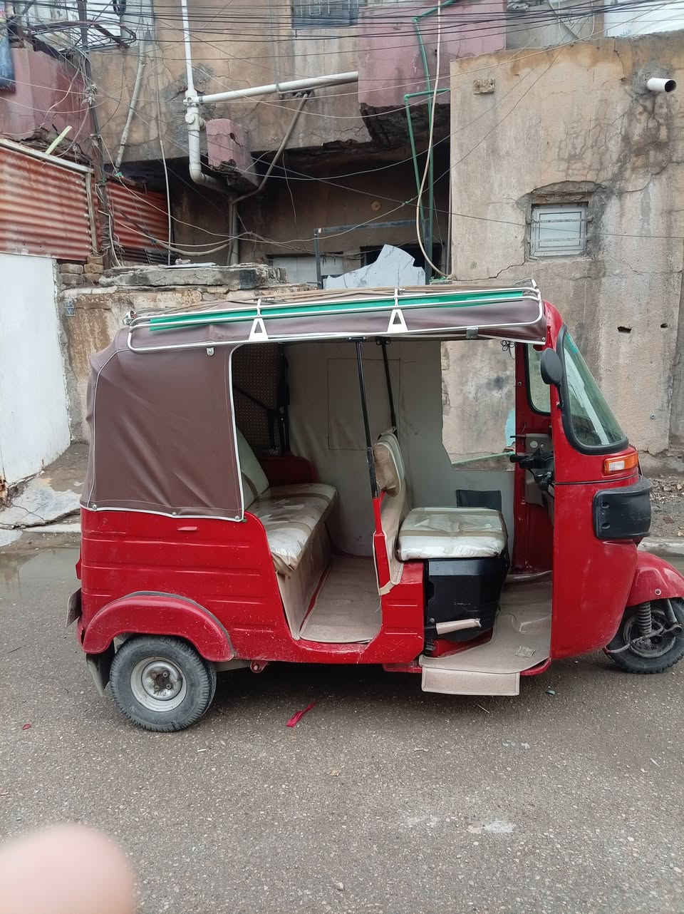 السلام عليكم رحمه الله بركاته شباب تكنك البيع موديل ١٧ شهر ١٢ محسوبه عل ١٨ تمام تكتك مصبوغة صبغ عام كله جديد مكينه كلجات كهربتبات كله جديد لا تبخير لا تنقص تكتك حلوه ولله تجي شوف بعينك تقنع بيك خير تدلل العنوان بغداد *********** السعر خاص متواجد  عل نت
