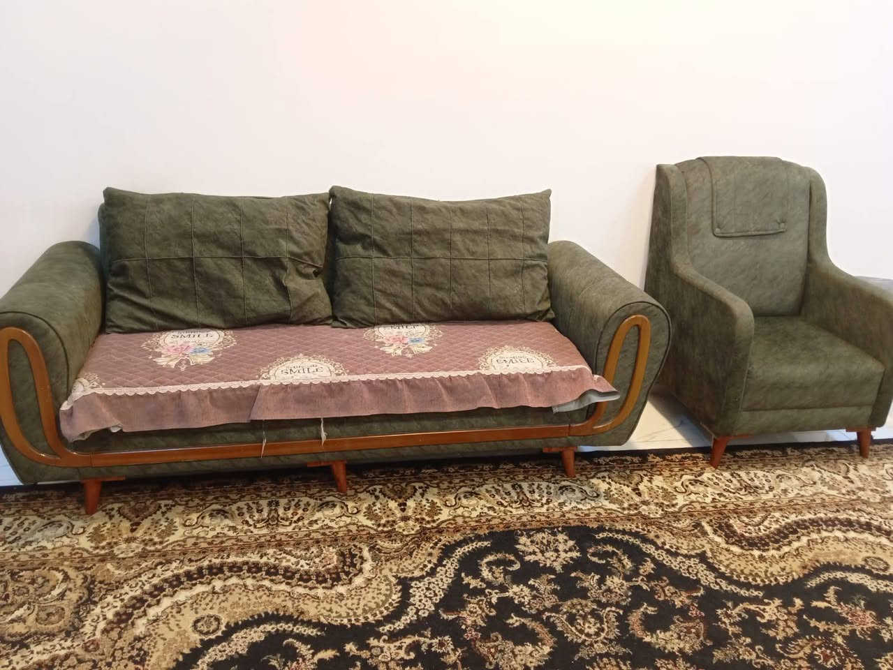 سلام عليكم ورحمه الله..تخم شغل اربيل درجه اولى  ١٠ مقاعد مابي اي ضرر  ماعدى اكو  مكان بي حرك صغير  بصفحه  والباقي كلشي مابي ومصارله هواي من اخذته والله .. مكانه خالص بدايه قريه دليم...سعره //٤٠٠ بي مجال حك جيه مو اكثر تجي وتشوف نظافته واني خادم.تحياتي  لاستفسار على خاص او الاتصال ‏‪***********‬‏
