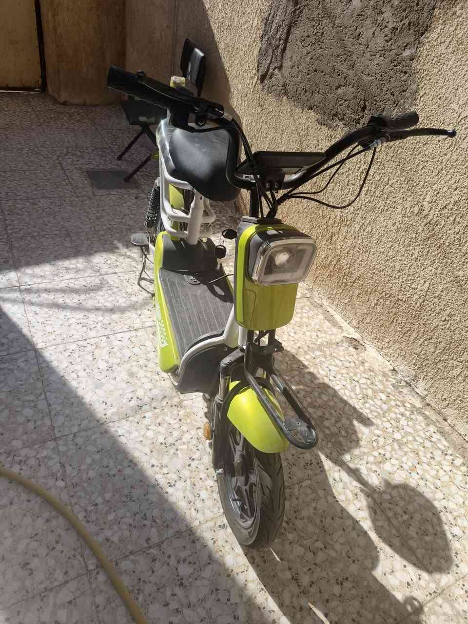 للبيع دراجه شحن جديده موديل ٢٥ الدراجه نضيفه كالش بيه مشكله ب ابلك الشحن الطالع من الدراجه ابيعه عله وضعه ابيعه كوم حديد الله شهاد عطله بسيط بل وايرات الشحن انته وحضك السعر ٧٥ ألف ستفسار عله خاص أو الاتصال (***********)
