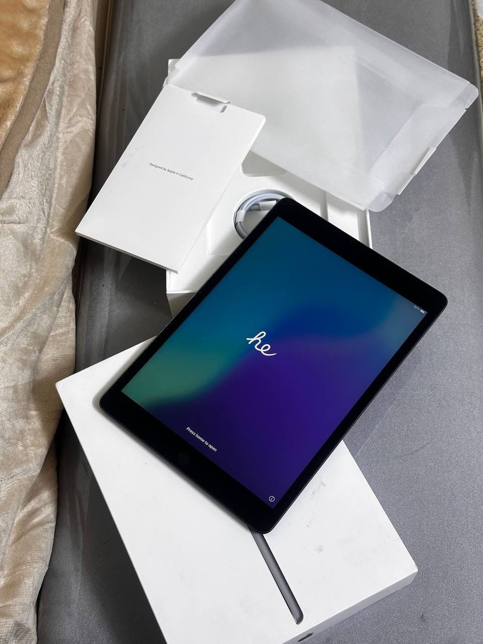 ايباد 9 ذاكره 64 ما صارله هواي من مأخذه ما مستخدمه العاب فقط تصفح وقليل مكفول ويا الكارتون والكيبل 
مكاني بغداد الشعب (225) الف قفل قفل لتعامل 
***********
