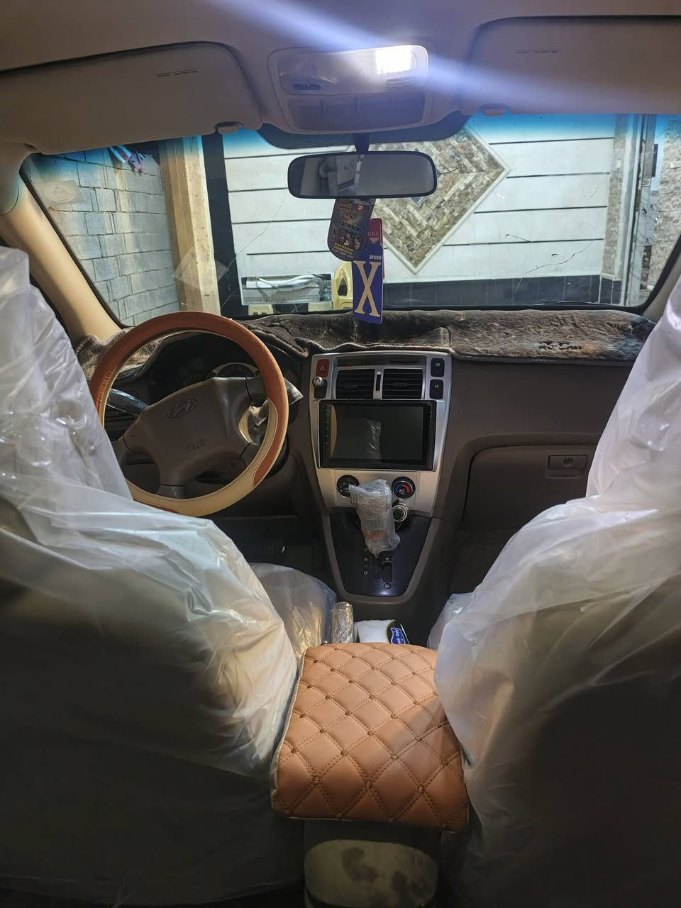 توسان خليجي 
2009
مكفولة بيها شويه ب جاملق الخلفي شويه صبغ بدون دواخل  
 ***********
السعر 110بيها مجال
