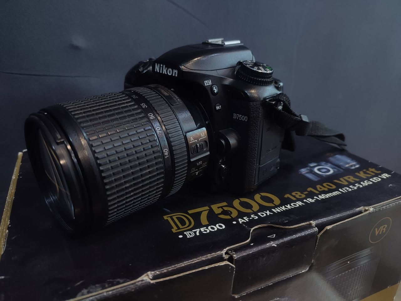 كامره نيكون 7500 D للبيع استعمال شخصي
ملحقاتها
بدي
العدسة الاصلية 18 140
شاحنه
حزام كتف
بطاريه
كارتون الكامره
الشتر 20 K فقط
شرط الفحص
نضافه99%

🛑السعر 975 الف/وبيه مجال بسيط
الاستفسار الاتصال/***********
