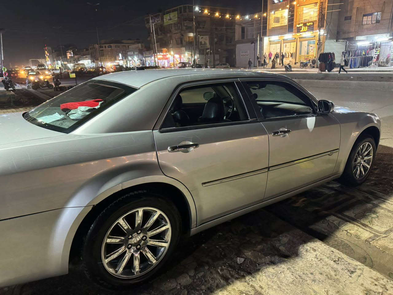 السلام عليكم
 اوباما هيمي موديل ٢٠٠٨ 
كلين تايتل وارد خليجي 
فول مواصفات   
تحكم ستيرن جهتين
 شاشة وكامرة وكشنات جلد كهرباء
تدفئة بالكشنات
فتحة سقف
تشغيل عن بعد
نظام صوت محيطي
  وكيلو متر مبين بلصوره غير متلاعب 
به تخم تاير جديد
 حداديه جديده  مال بيت
رقمها بغداد بأسمي
 والسعر 
اتصال على الرقم *********** بغداد, العراق
