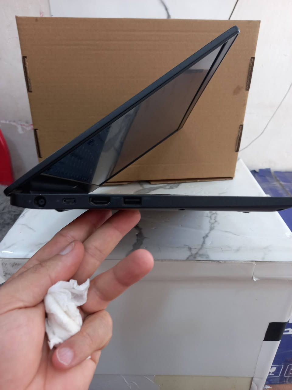 الشاشة لمس 
لابتوب دل dell 
الجيل السابع . 
المعالج كور اي 5 الجيل 7
الهارد    256 ssd 
الرام 8.  ddr4 
كارت الشاشة  4  شير 
حجم الشاشة  13.3 لمس 
الشاحنة اصلية 
يحتوي على منفذ تايب سي للشحن او نقل البيانات
نظام التشغيل ويندوز 10 عربي انكليزي 
الملحقات شاحنة وجنطة 
السعر  225
***********
***********
يوجد توصيل

متوفر 
تتوفر مجموعة لابتوبات بأسعار مناسبة ومواصفات
