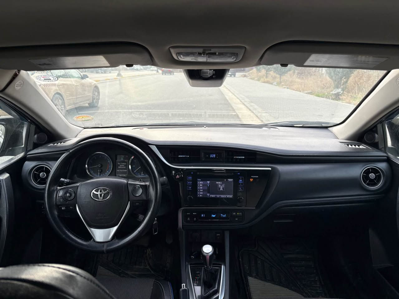 كرولا مؤديل 2017 SE مواصه فات گير سوكان سه نه وي تا 2023 تازه يه ٢ پارجه و ناو به تانه ي بؤياخه ساردي هه يه  سعري ١٢٢ گه لا / *********** / *********** السليمانية, العراق
