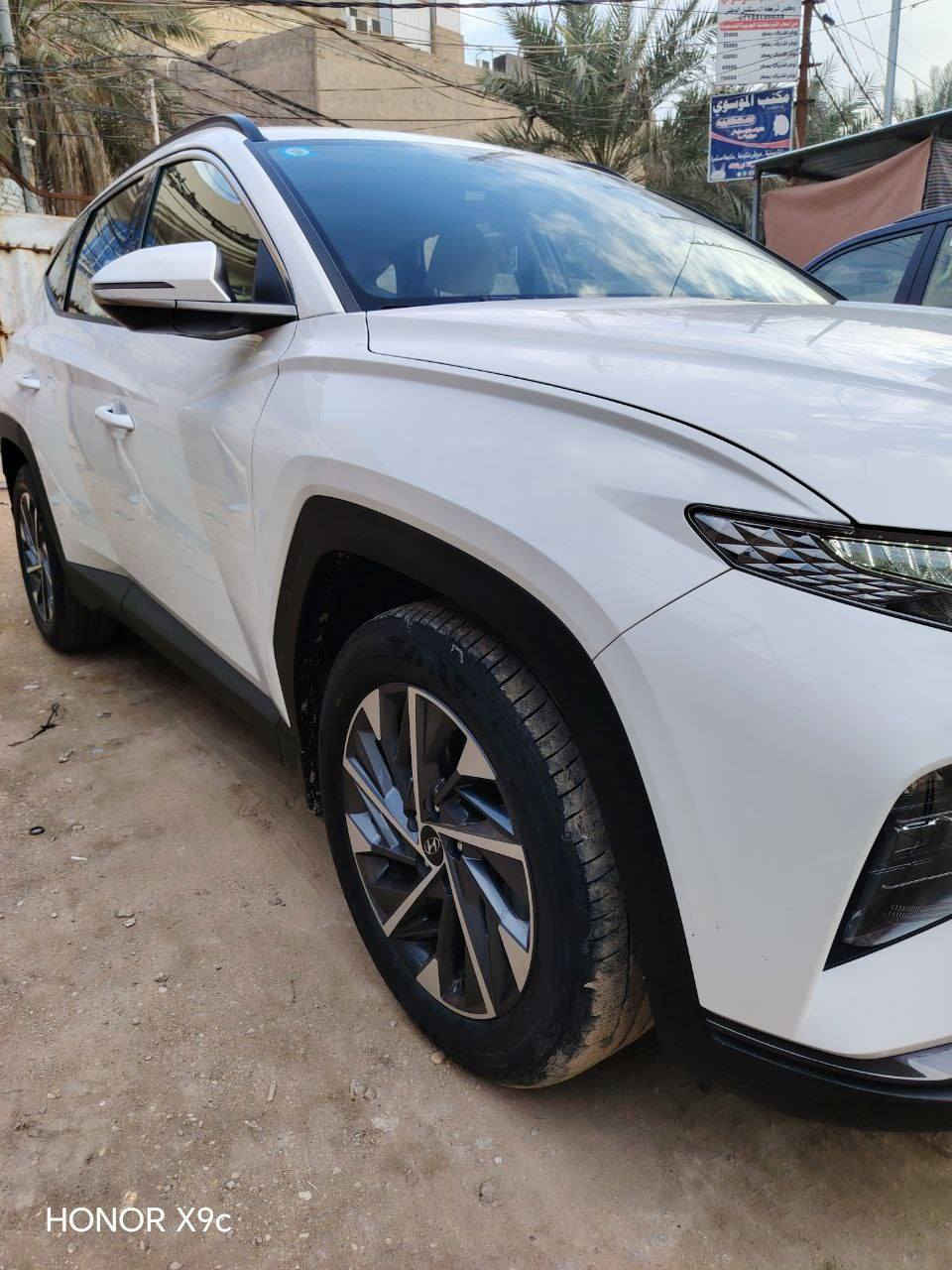 توسان 2024 خليجي مكفولة
✅️بصمه ، تشغيل عن بعد 
✅️اوتو هولد ومود درايف
✅️مقاعد كهرباء 
✅️تبريد أمامي وخلفي
✅️بردات خلفية 
✅️ماشية 41 ألف كيلومتر 
✅️السيارة مكفوله ماعدا المحرك مفتوح تبديل رواجز فقط 
✅️رقم بغداد 
✅️ويل حجم كبير ١٨
✅️للإستفسار ***********
